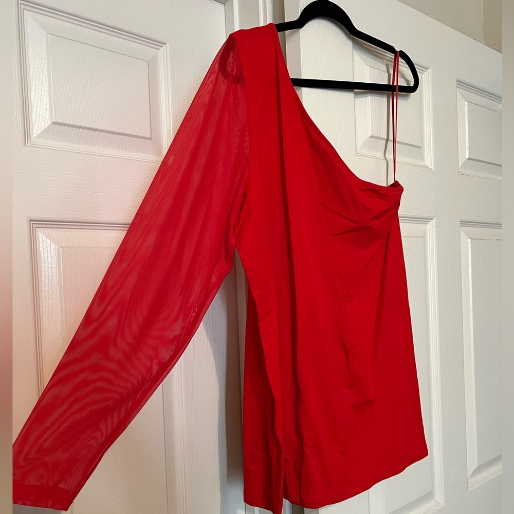 ❤️ NWT One Shoulder Top❤️